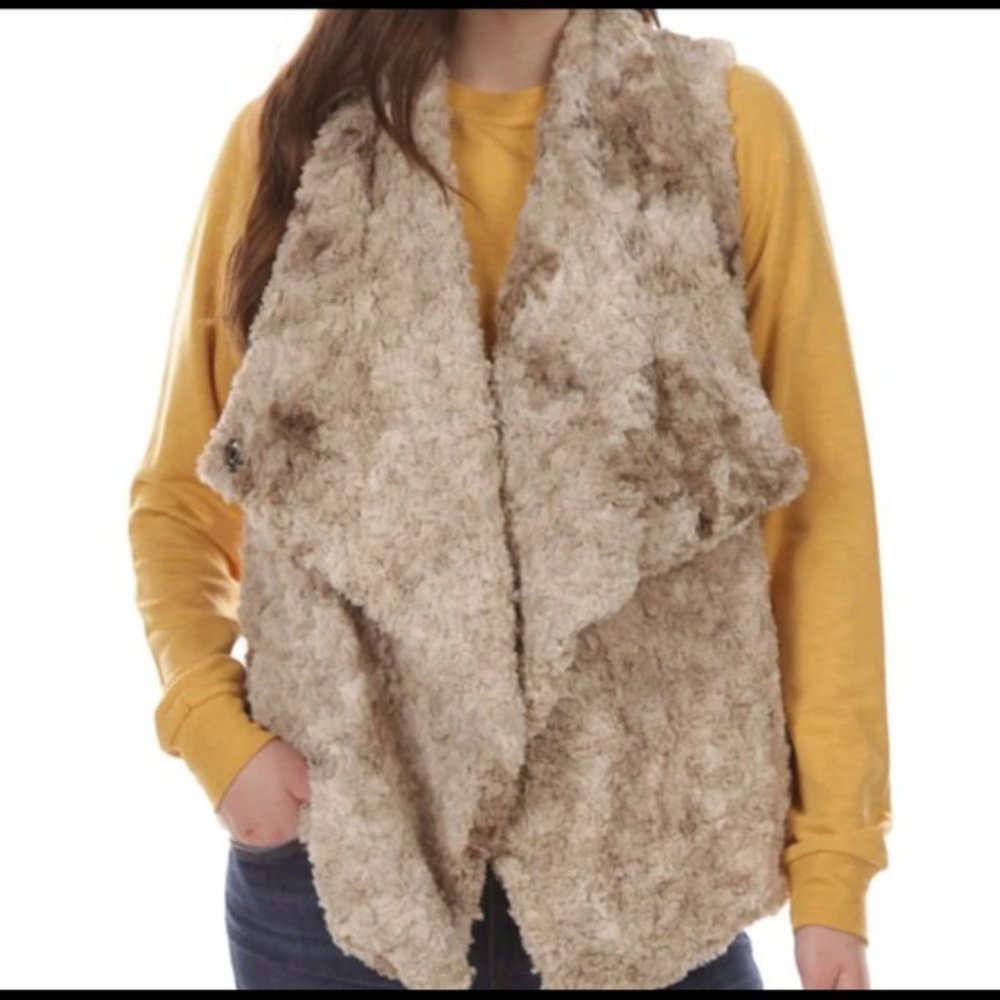 New! Super snuggly Jolt Faux fur sherpa teddy wrap vest